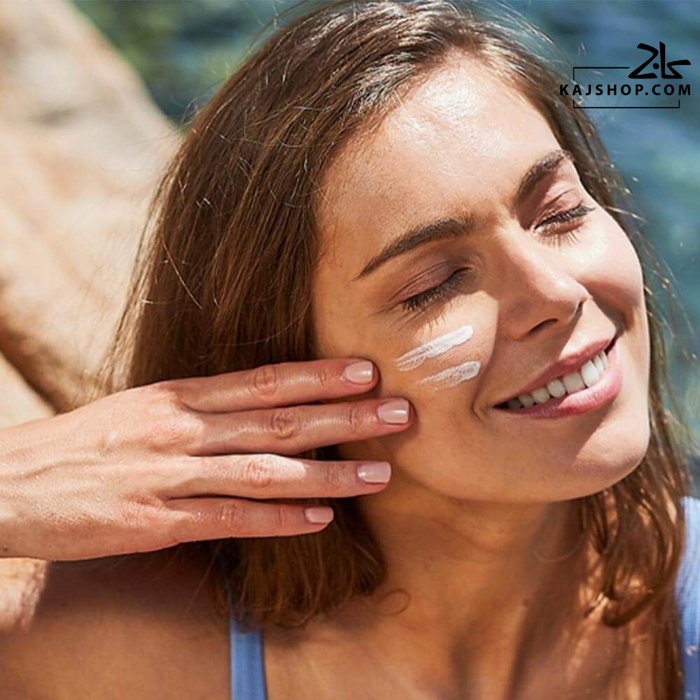 کرم ضد آفتاب ایزدین فیوژن واتر بی رنگ SPF50